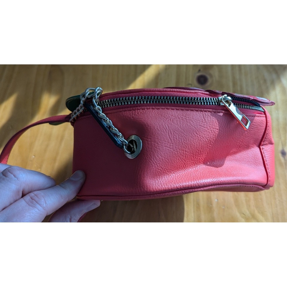 Strawberry Shortcake Fruit Shaped Crossbody Bag Red Faux Leather Novelty Purse - Picture 4 of 6